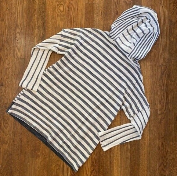 Soft Surroundings oversized hoodie - Picture 3 of 8